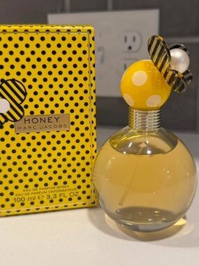 Marc Jacobs Honey Eau de Parfum - Yellow Polka Dot Bee Cap